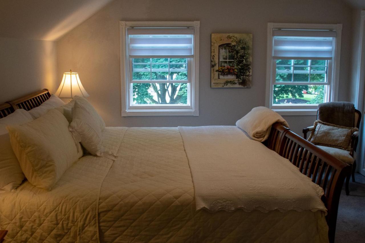 Upper Canada Coach House Niagara-on-the-Lake ภายนอก รูปภาพ